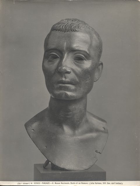 Alinari, Fratelli — Firenze - R. Museo Nazionale. Busto di un Romano. (Arte Italiana, XVI Sec. dall'Antico) — insieme
